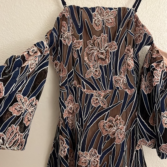 Elliatt dress - Picture 7 of 9